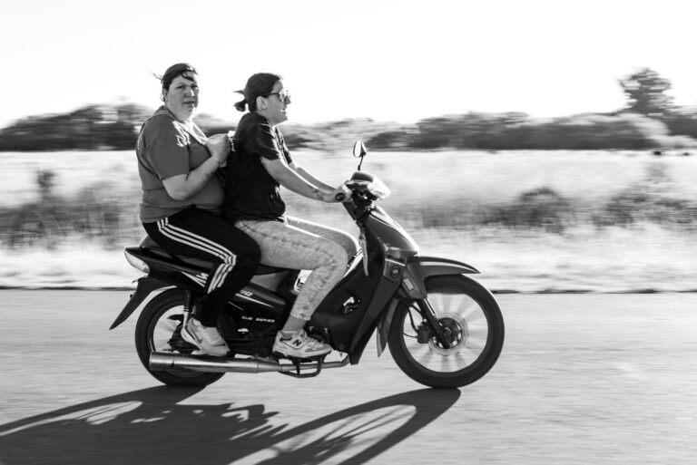 Viaje en moto: la aventura de recorrer Europa sobre dos ruedas - deportes - contenido relacionado