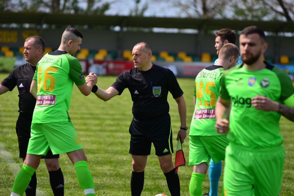 Imagen principal de la nota sobre Almirón expulsado por taparse la boca: la nueva regla de la FIFA que marcó el Paraguay vs en deportes