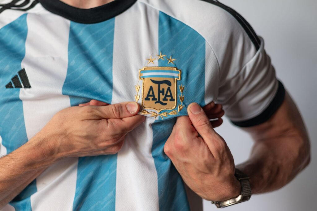 Imagen principal de la nota sobre Selección yo te sigo: la nueva canción de Luqiano para el Mundial 2026 en deportes